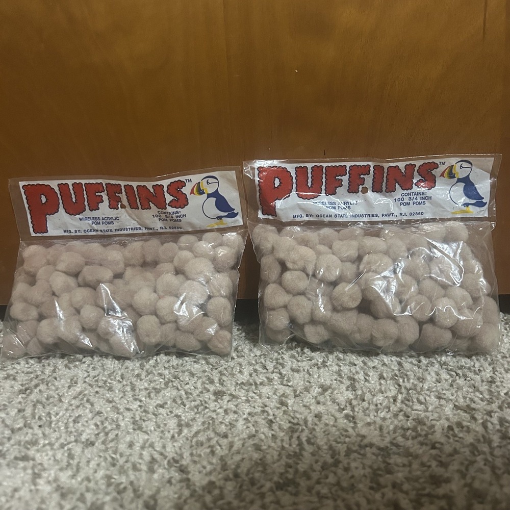 VTG Pom Poms 3/4"  200Pcs Tan Crafting Puffins Wireless Acrylic New In Bag‎